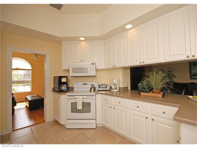 2246 Heydon CIR W, Naples, FL 34120