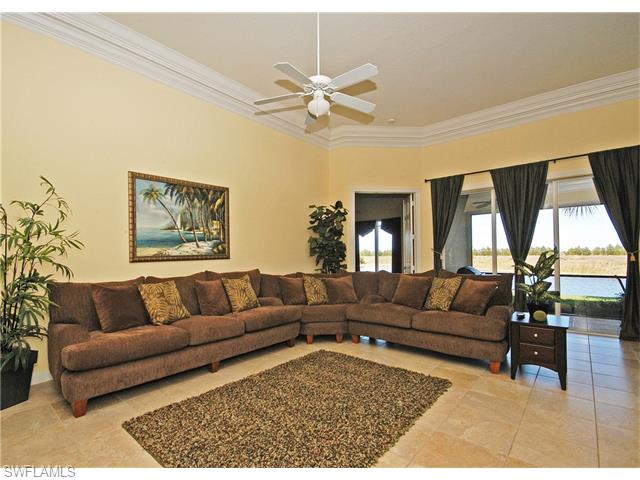 2246 Heydon CIR W, Naples, FL 34120