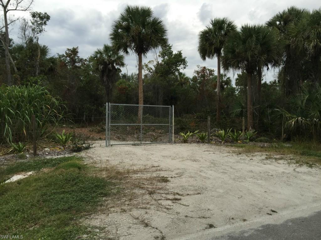 481 7th St Nw, Naples, FL 34120