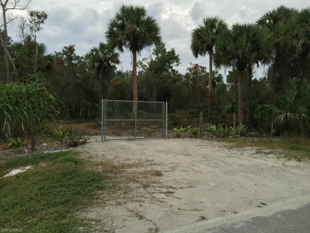 481 7th St Nw, Naples, FL 34120