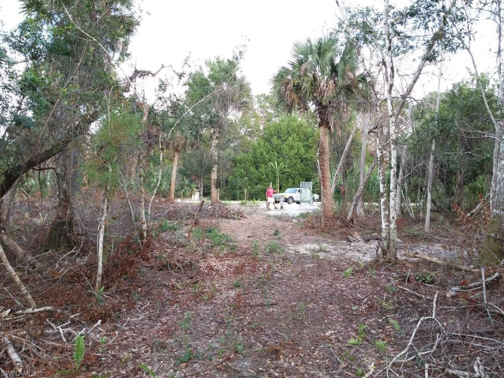 481 7th St Nw, Naples, FL 34120
