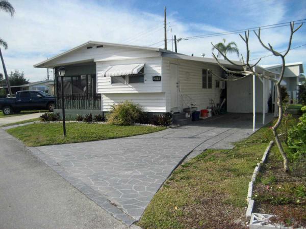 Floridana Homeowners 211 52nd Ave Drive WestBradenton, FL 34207