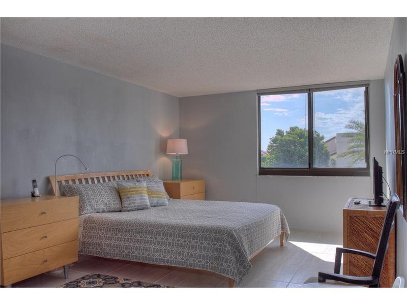 2045 GULF OF MEXICO, Sarasota, FL 34228