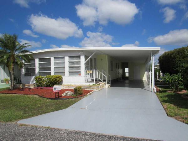 Bay Indies919 Orinoco Ave WVenice, FL 34285