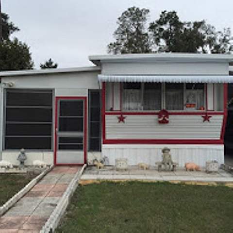 Green Oaks Manor 6407 SE 108th StreetBelleview, FL 34420