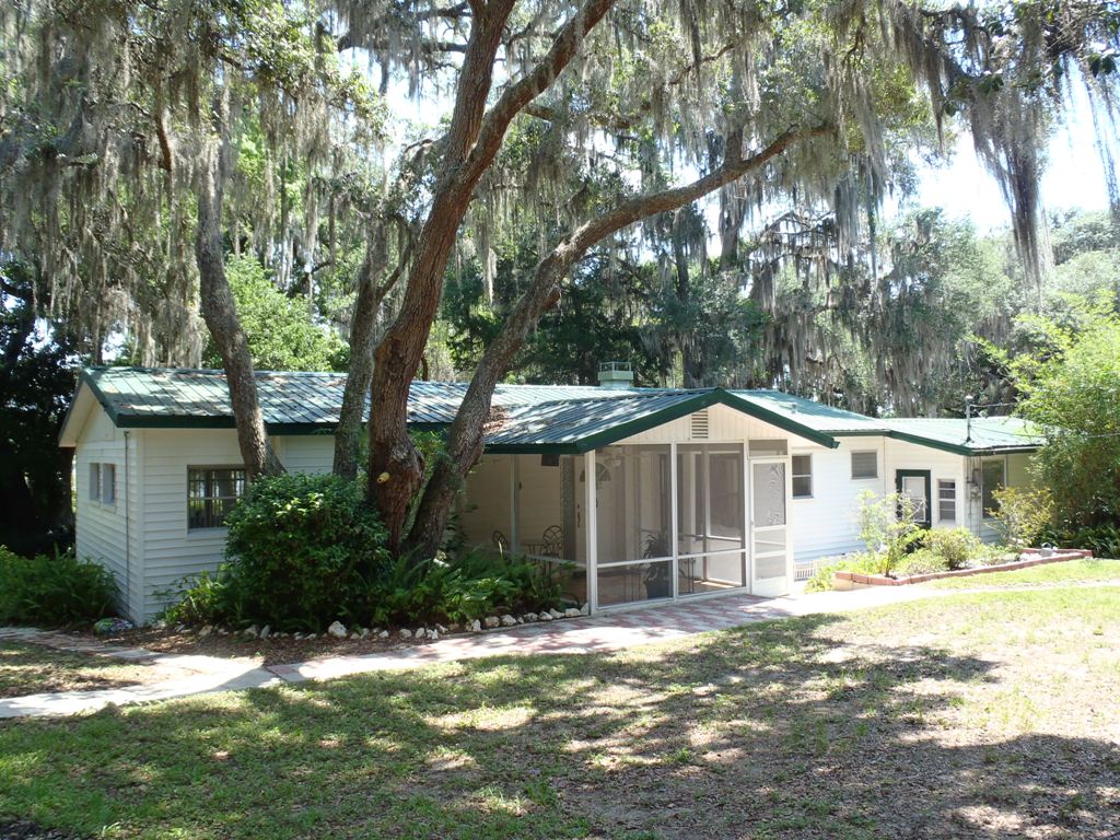 8262 S Lake Consuella Dr, Floral City, FL 34436
