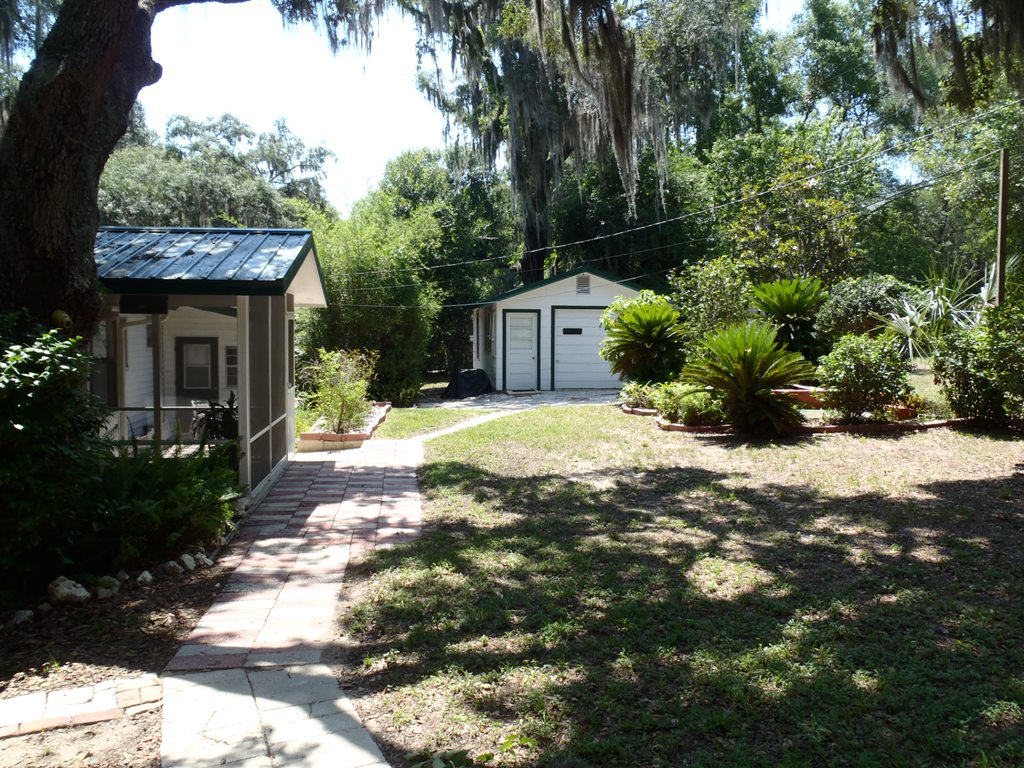 8262 S Lake Consuella Dr, Floral City, FL 34436