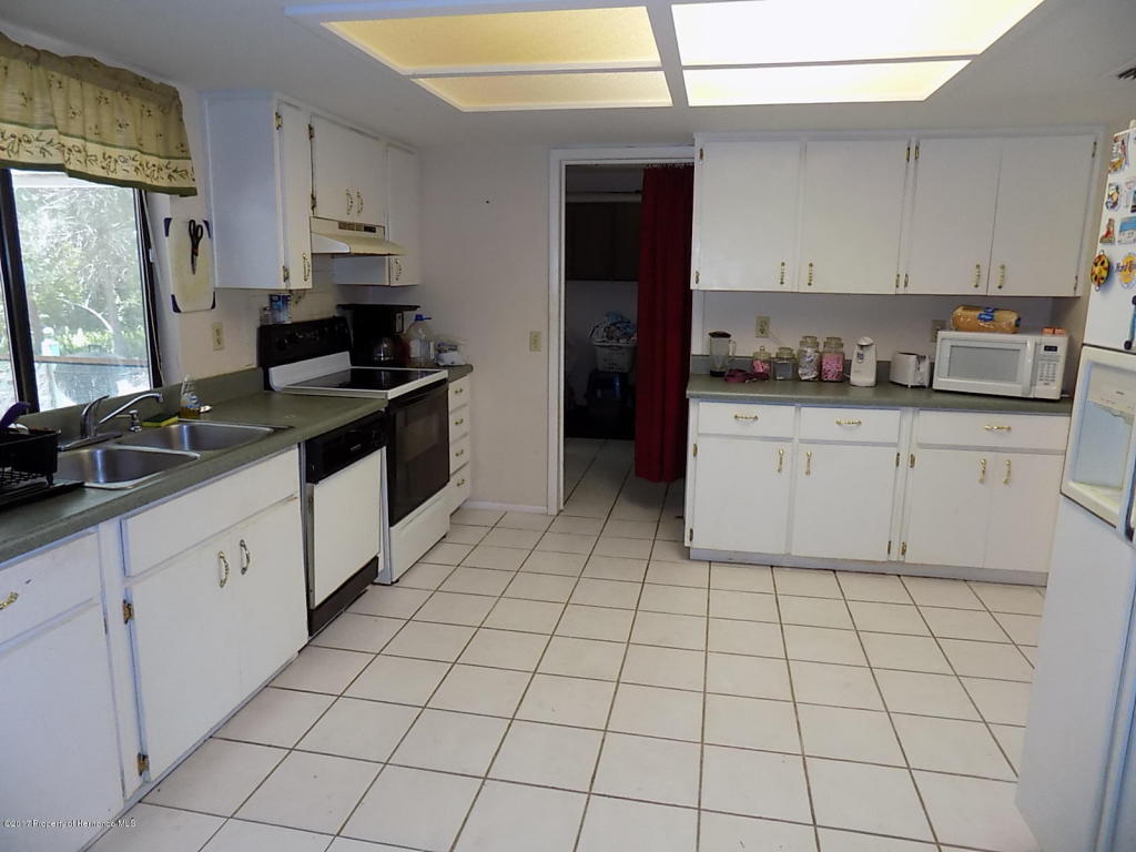 6 Laurelcherry Court, Homosassa, FL 34446