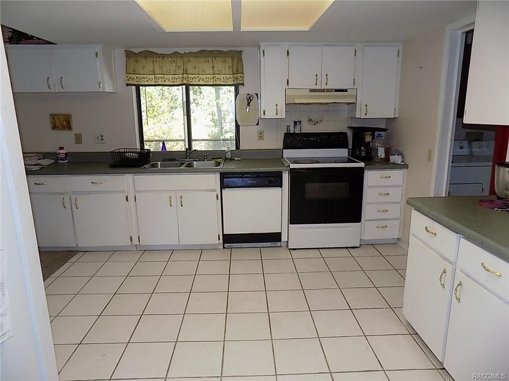 6 Laurelcherry Court, Homosassa, FL 34446