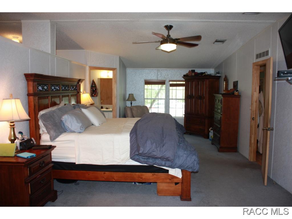 7295 S. Maxwell Pt., Homosassa, FL 34446
