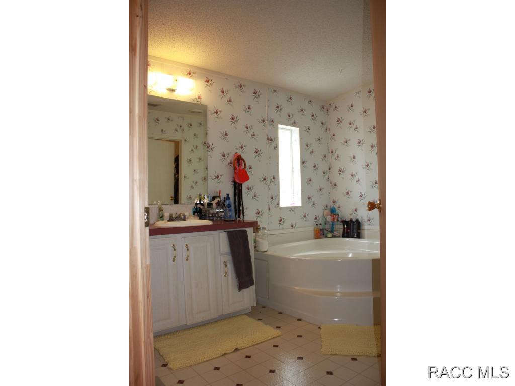 7295 S. Maxwell Pt., Homosassa, FL 34446