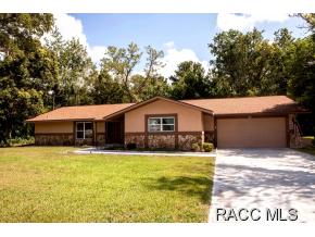 88 Douglas St, Homosassa, FL 34446