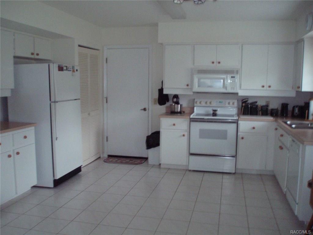 600 W Sunset Strip Drive, Beverly Hills, FL 34465