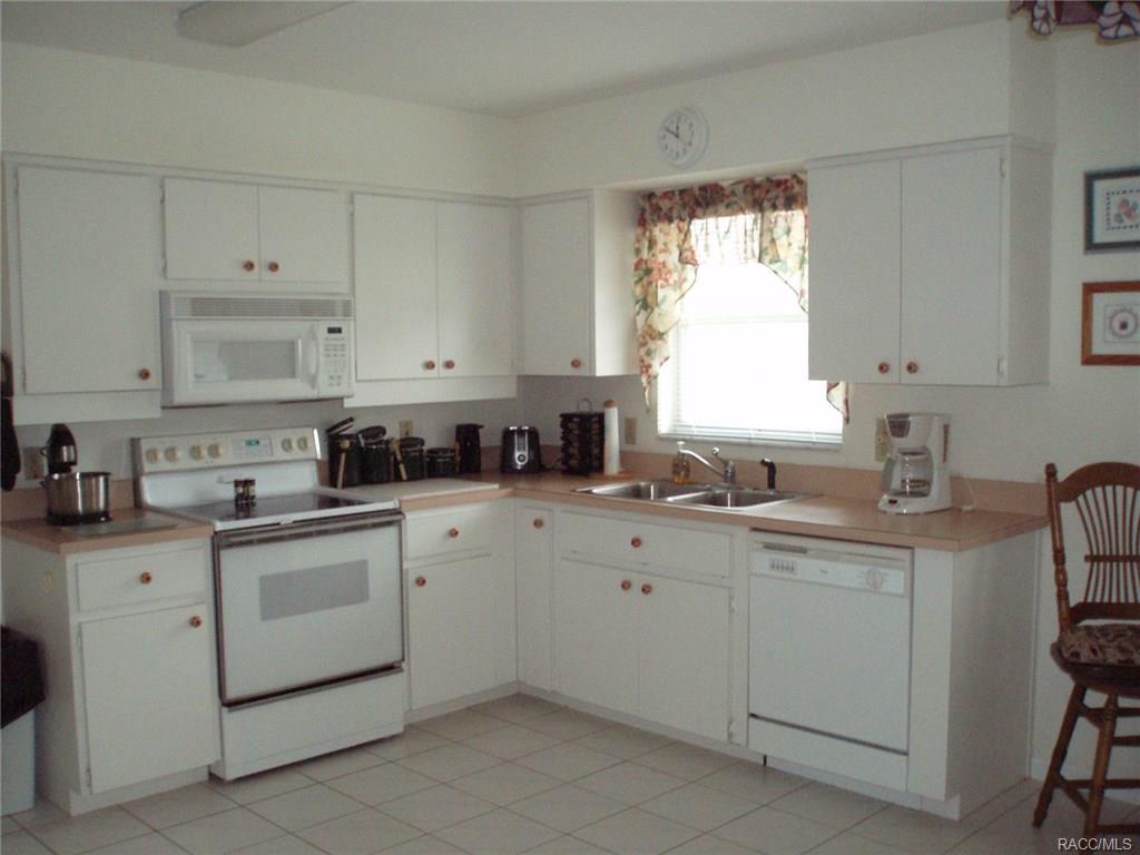 600 W Sunset Strip Drive, Beverly Hills, FL 34465