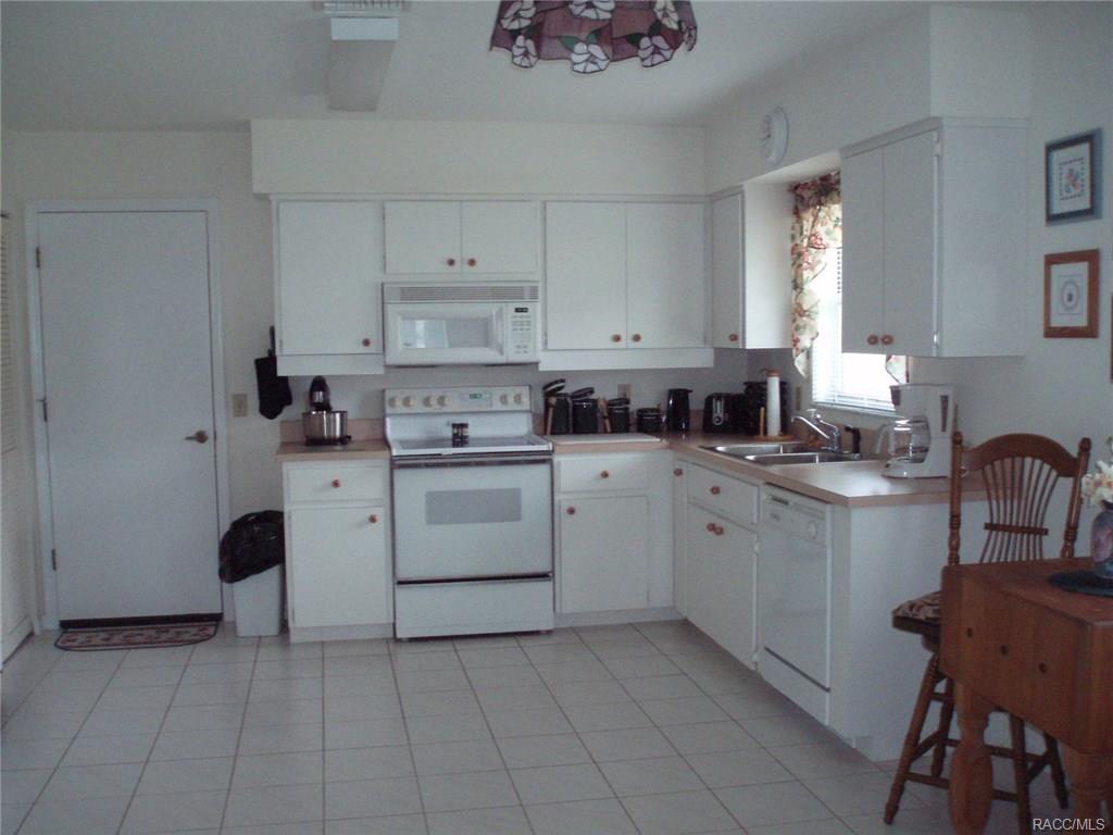 600 W Sunset Strip Drive, Beverly Hills, FL 34465