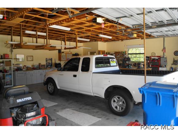 4940 W Horseshoe Dr, Beverly Hills, FL 34465