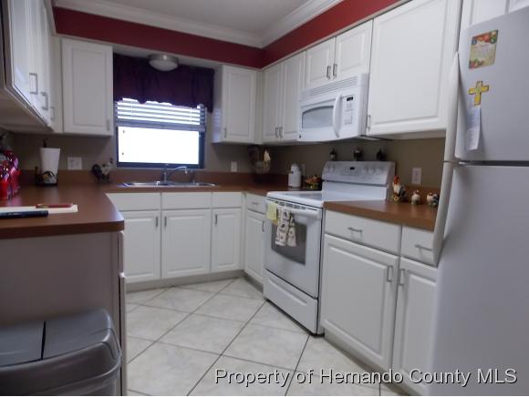 7400 SPRING HILL DR, Spring Hill, FL 34606