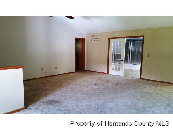 7650 HOLIDAY DR, Spring Hill, FL 34606
