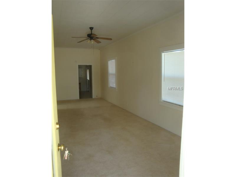 542 DIVISION STREET, Tarpon Springs, FL 34689