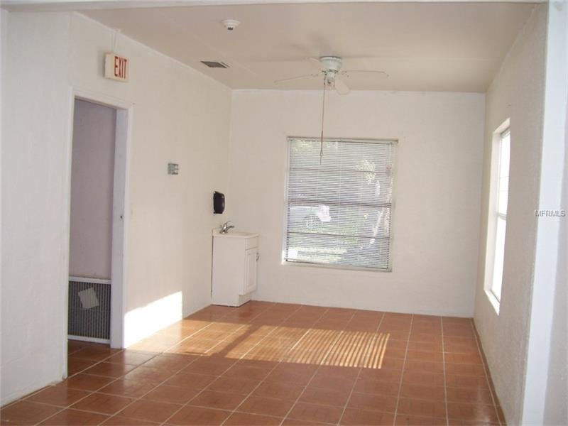 668 W BROAD STREET, Groveland, FL 34736