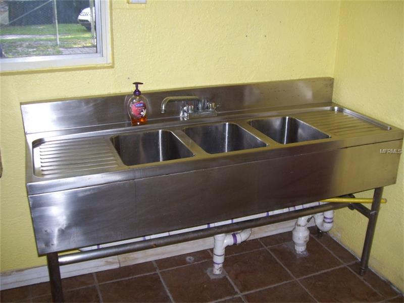 668 W BROAD STREET, Groveland, FL 34736