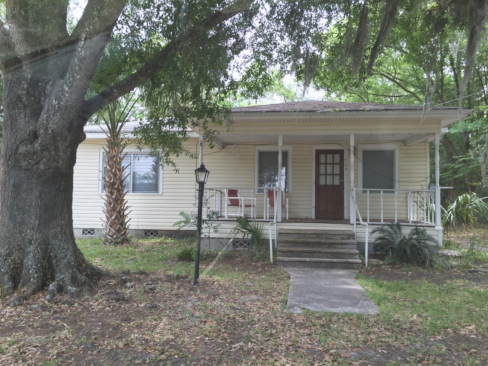 704 Powell Street, Wildwood, FL 34785