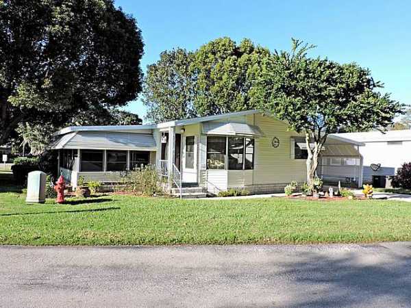 Lakes at Leesburg177 Buccaneer DriveLeesburg, FL 34788