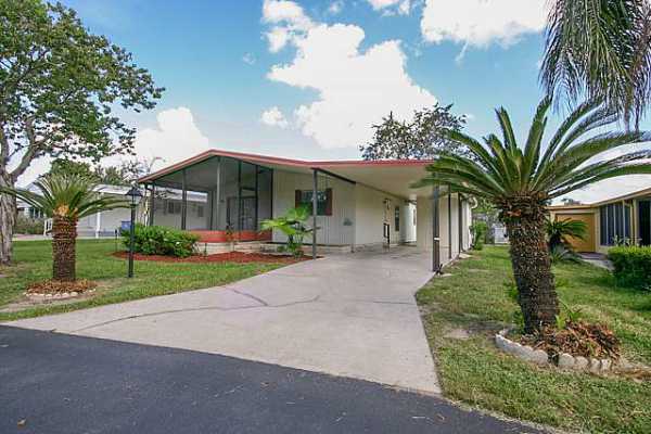 Lakes at Leesburg15 Sugarboat DriveLeesburg, FL 34788