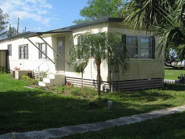 Beach Mobile Home Park32405-8 Beach Park RoadLeesburg, FL 34788