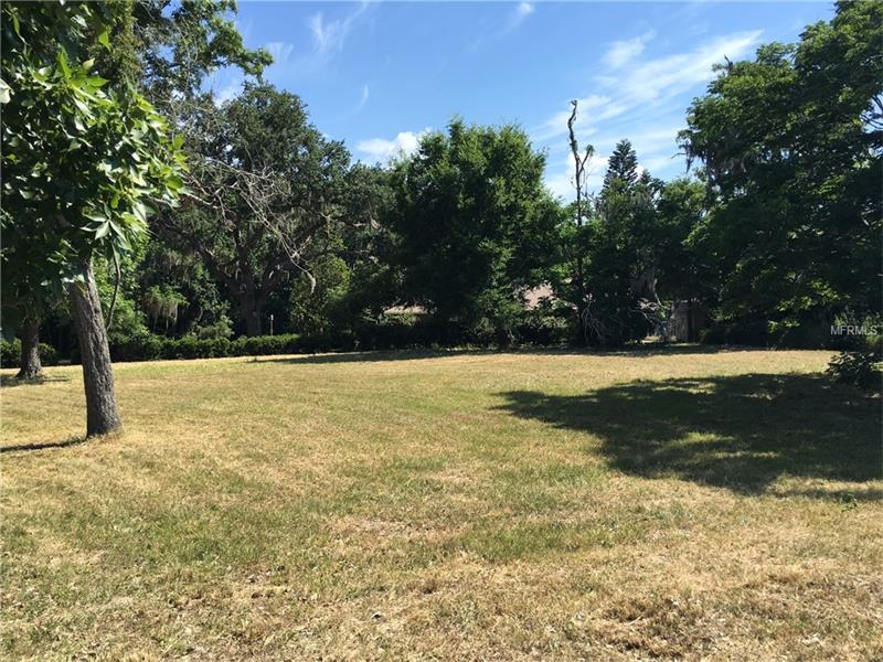OAK STREET, Yalaha, FL 34797