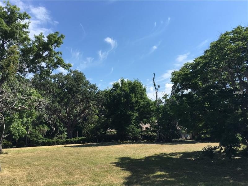OAK STREET, Yalaha, FL 34797