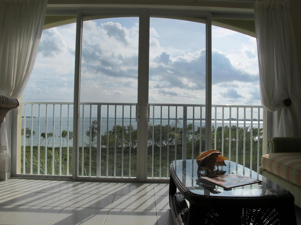 27 Harbour Isle Drive W, Fort Pierce, FL 34949
