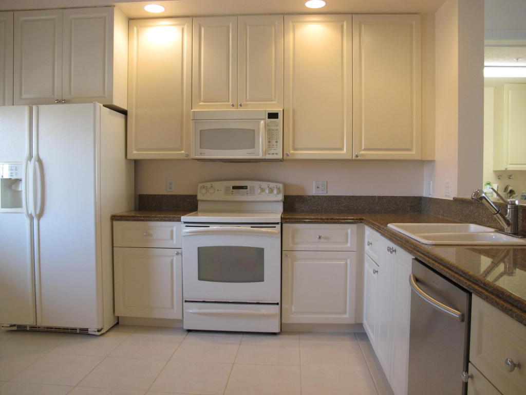 27 Harbour Isle Drive W, Fort Pierce, FL 34949