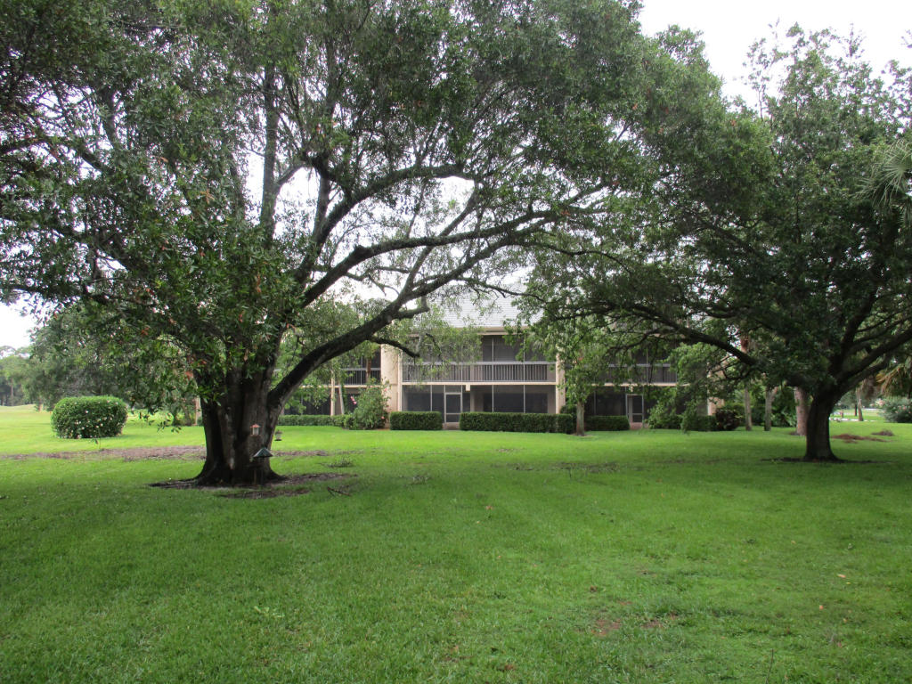 9460 Meadowood Dr, Fort Pierce, FL 34951