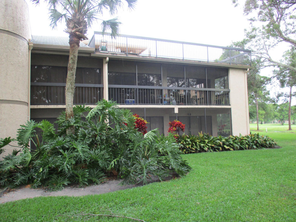 9460 Meadowood Dr, Fort Pierce, FL 34951