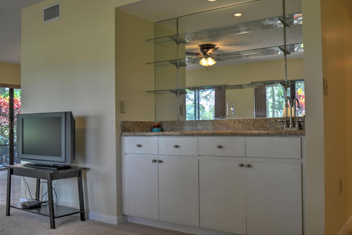 9460 Meadowood Dr, Fort Pierce, FL 34951