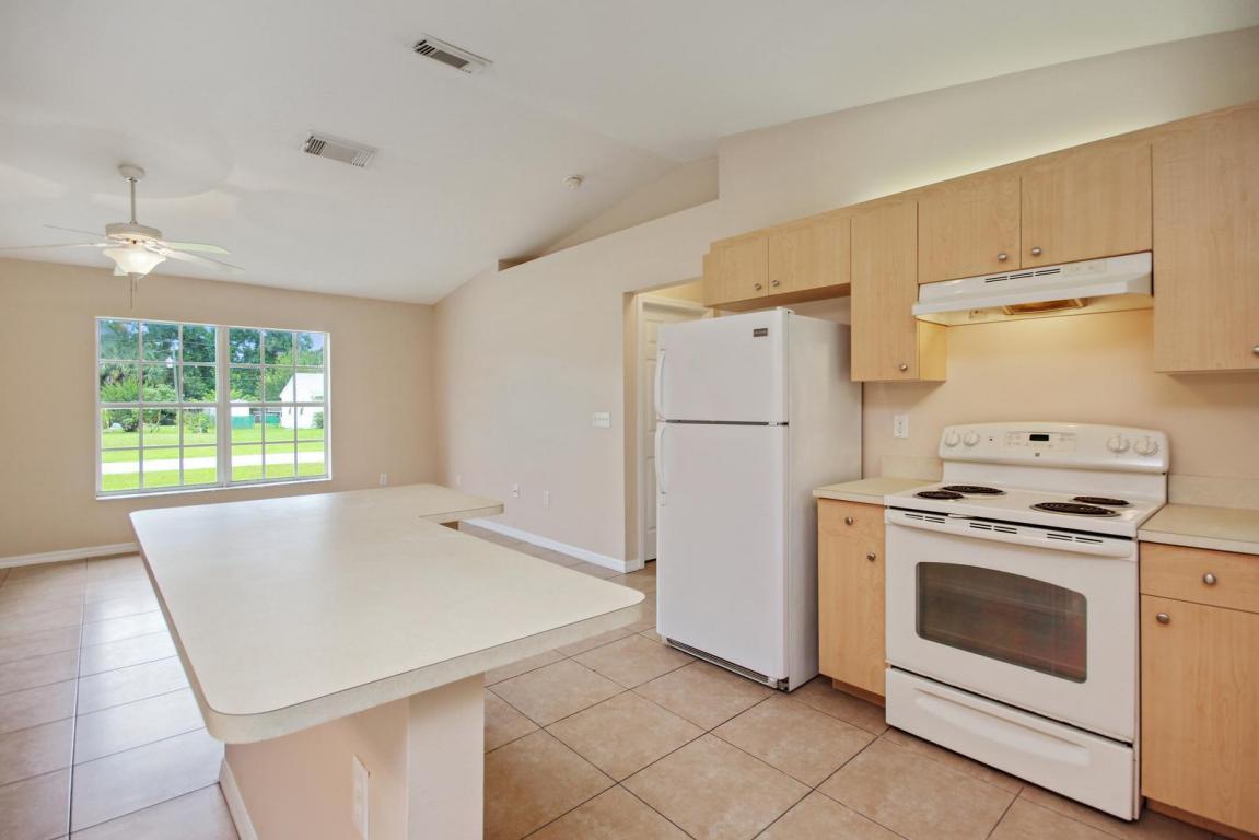 8407 Pensacola Road, Fort Pierce, FL 34951
