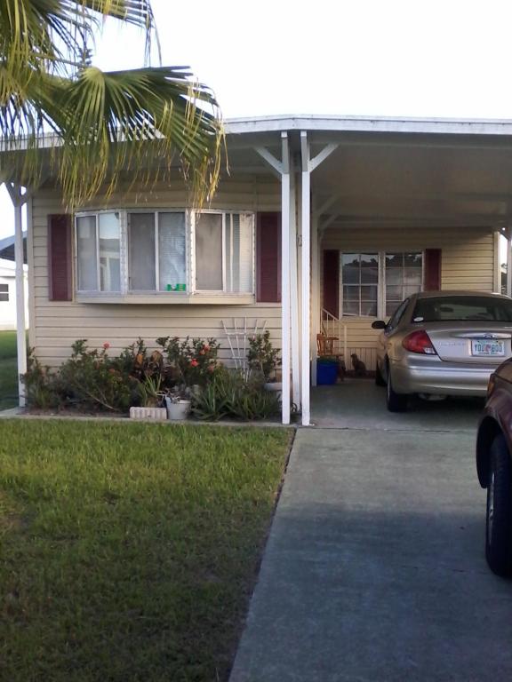 Spanish Lakes Riverfront3 Nuestra Callie LanePort Saint Lucie, FL 34952
