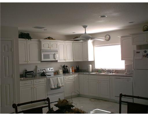 2104 SE Wild Meadow Circle, Port Saint Lucie, FL 34952