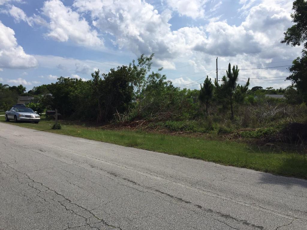2961 SE Blackwell Drive, Port Saint Lucie, FL 34952