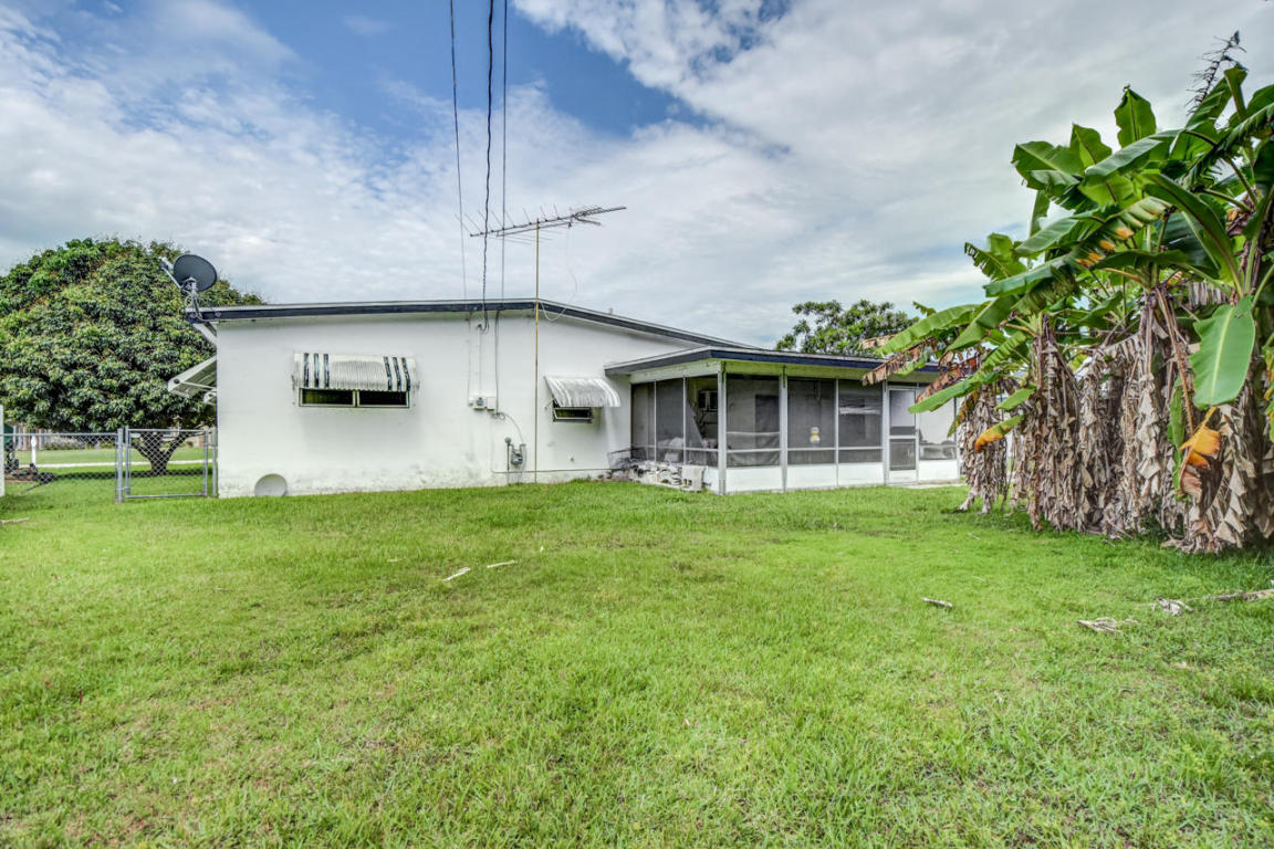213 SE Camino Street, Port Saint Lucie, FL 34952