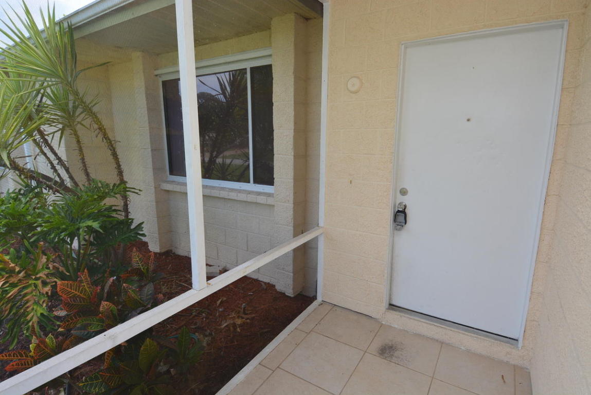 2425 SE Camarin Street, Port Saint Lucie, FL 34952