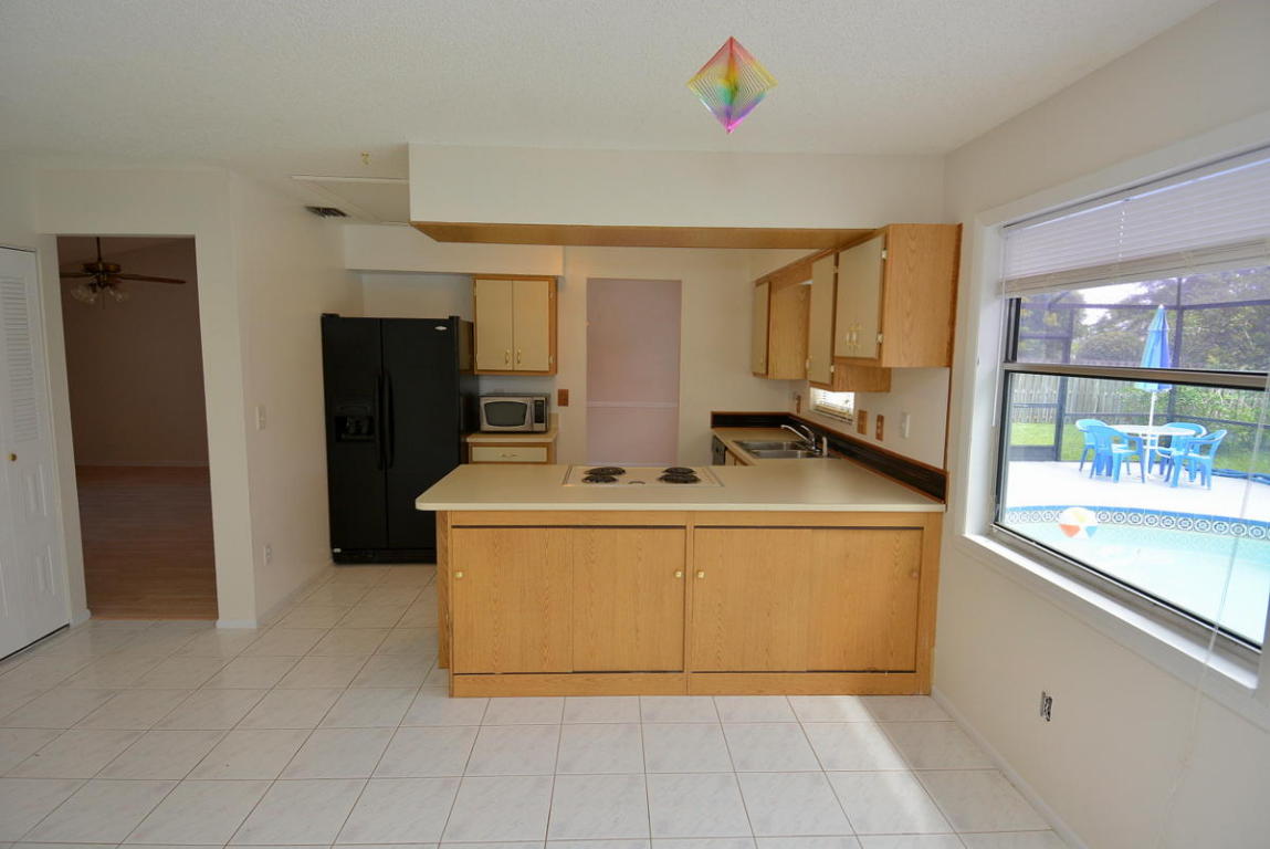 2425 SE Camarin Street, Port Saint Lucie, FL 34952