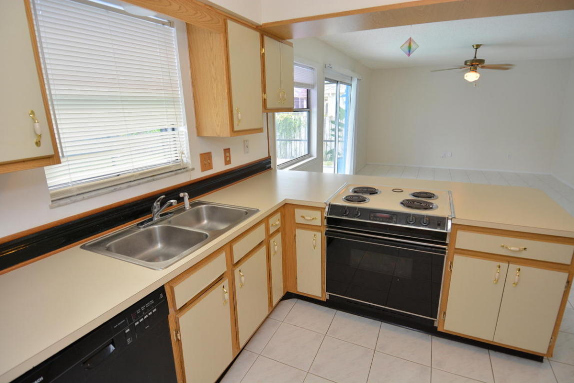 2425 SE Camarin Street, Port Saint Lucie, FL 34952