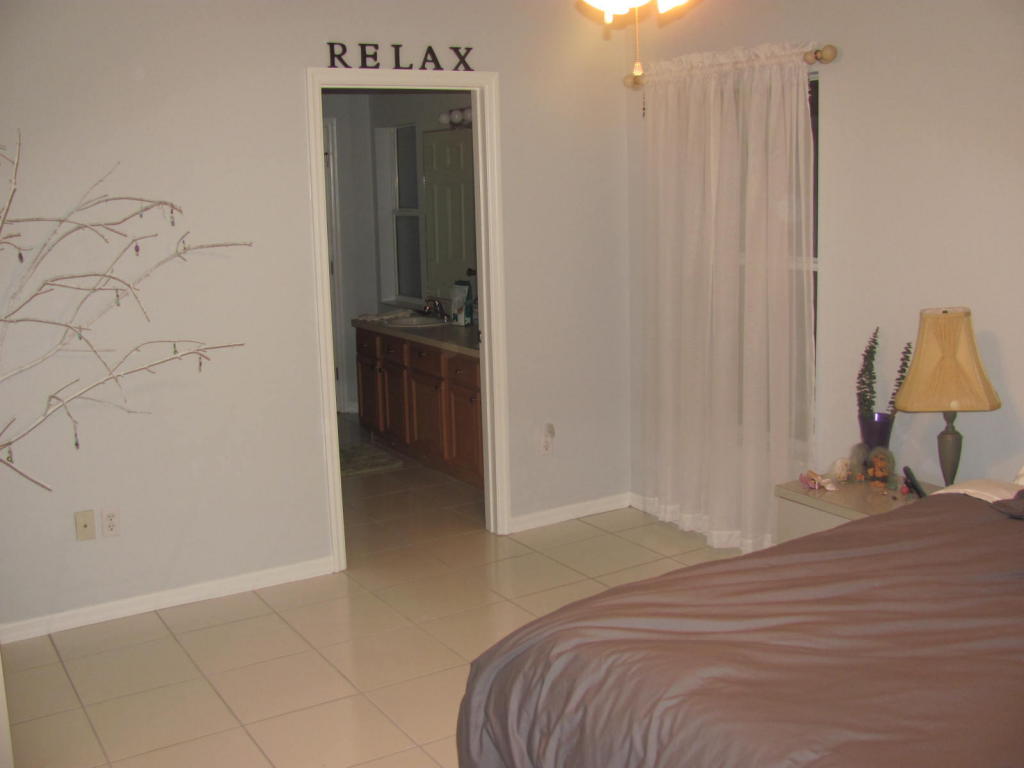 957 SW Jaslo Avenue, Port Saint Lucie, FL 34953