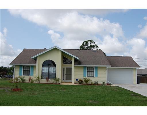 586 SE Penn Av Avenue, Port Saint Lucie, FL 34953