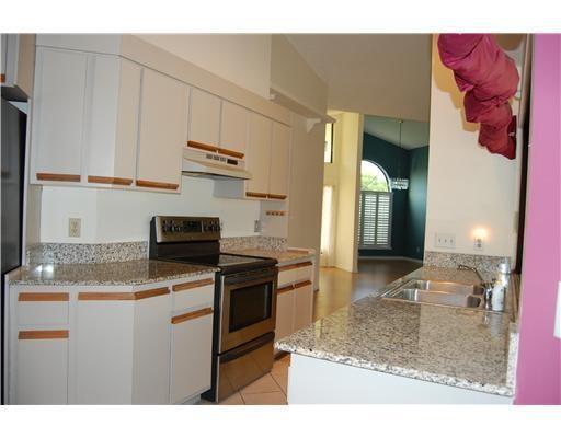 586 SE Penn Av Avenue, Port Saint Lucie, FL 34953