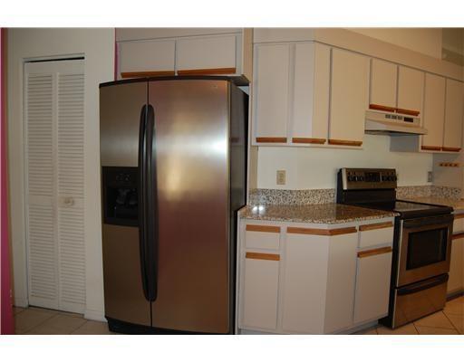 586 SE Penn Av Avenue, Port Saint Lucie, FL 34953
