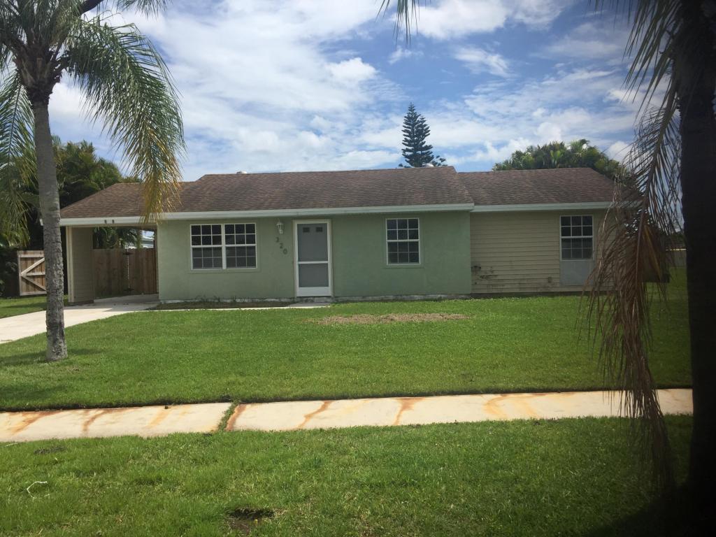 320 NE Camelot Drive, Port Saint Lucie, FL 34953