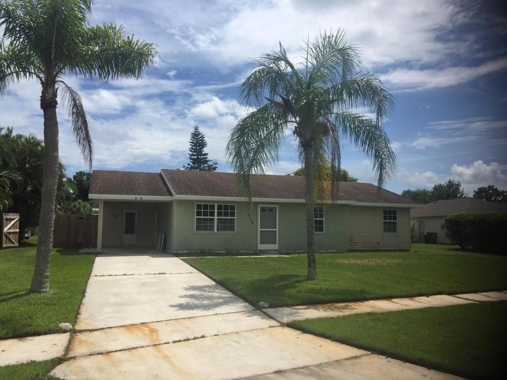 320 NE Camelot Drive, Port Saint Lucie, FL 34953